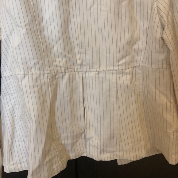 Banana Republic linen pinstripe blazer - Picture 12 of 13